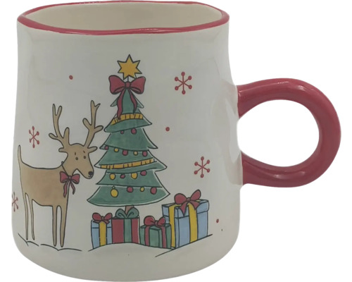 Weihnachtstasse aus Keramik mit rotem Rand, rotem Henkel und Motiven von einem Rentier, einem Weihnachtsbaum und Geschenken.