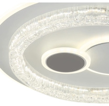 Moderne LED-Deckenleuchte mit Kristalleffekt-Ring und runden Leuchtelementen.