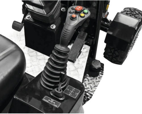 Bedienelemente einer Baumaschine mit einem Multifunktions-Joystick, Tasten und einem Verriegelungshebel auf Riffelblech.