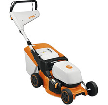 STIHL Akku-Rasenmäher mit Grasfangkorb und klappbarem Holm