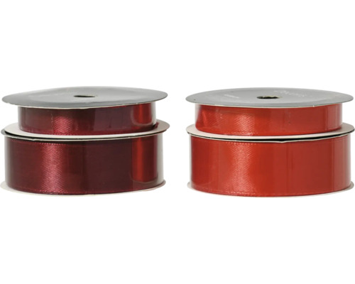 Zwei Stapel dekoratives Satinband in Rot und Weinrot für Geschenkverpackungen und Bastelarbeiten.