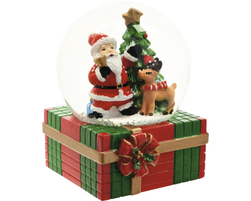 Schneekugel mit Weihnachtsmann, Rentier und Tannenbaum auf einem Sockel in Geschenkform.