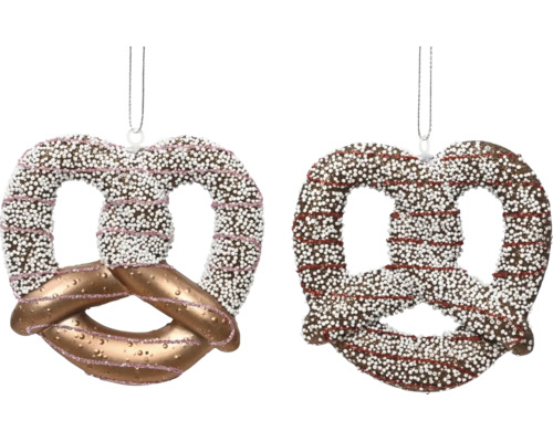 Zwei Christbaumschmuck-Hänger in Brezelform mit weißen Perlen und Glitzerstreifen.