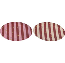 Ovale Servierplatten mit Streifenmuster und goldfarbenen Sternen.