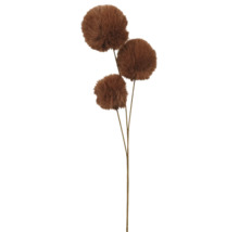 Künstlicher Dekozweig mit drei braunen flauschigen Pompoms.