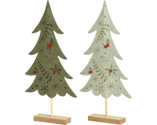 Zwei dekorative Weihnachtsbäume aus Filz auf einem Holzfuß mit winterlichen Mustern und kleinen roten Akzenten.