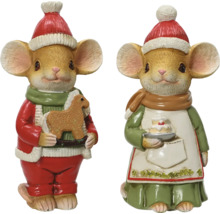 Weihnachts-Dekofiguren Mäuse in Rot und Grün mit Winterkleidung, eine mit Schaukelpferd und eine mit Törtchen.