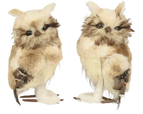 Zwei dekorative Eulenfiguren aus Kunstfell und Federn.