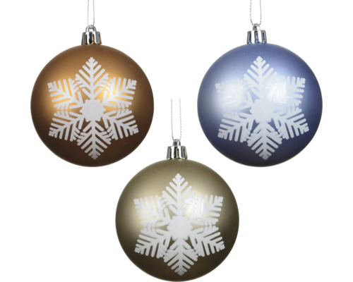 Drei Christbaumkugeln mit Schneeflocken-Motiv in Blau, Gold und Bronze, mit Aufhänger.