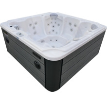 Quadratischer Whirlpool mit weißem Innenbecken, Massagedüsen und grauer Außenverkleidung in Holzoptik.