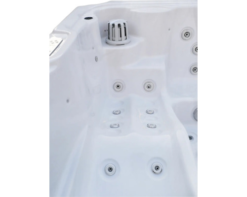 Innenansicht eines Whirlpools mit verschiedenen Massagedüsen und einem Filtersystem.
