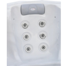 Detailansicht eines Whirlpools mit sechs Massagedüsen und einer Kopfstütze mit Sanspa Logo.