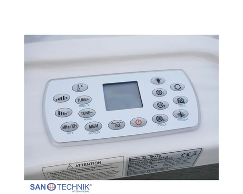 Digitales Bedienfeld für Sanotechnik Whirlpools mit Display und Tasten für Temperatur und Massagefunktionen. Sanotechnik Logo.