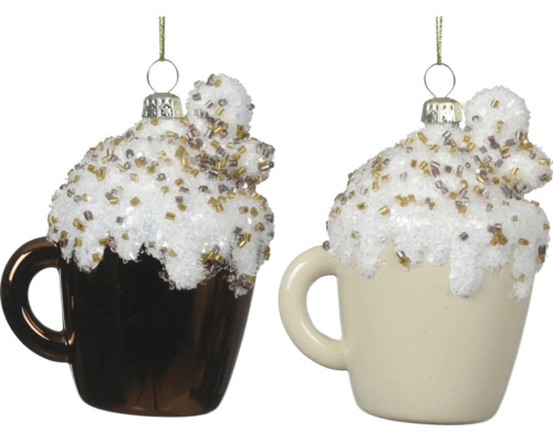 Weihnachtsbaumschmuck aus Glas, zwei Kaffeetassen in Braun und Cremeweiß mit dekorativer Schaumkrone und Perlen.