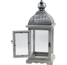 Graues Windlicht aus Holz und Metall mit Glaseinsätzen und einer geöffneten Tür