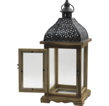 Holzlaterne mit Metalldach und Glaseinsätzen, eine Tür geöffnet