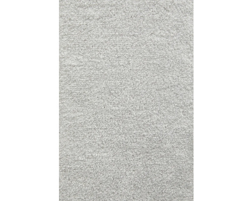 Nahaufnahme einer weichen, strukturierten grauen Teppichoberfläche aus Textilfasern.