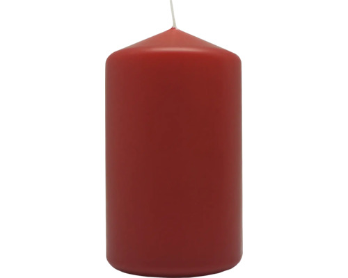 Rote Stumpenkerze aus Wachs mit einem Docht.