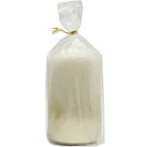 Stumpenkerze in transparenter Folienverpackung mit goldenem Verschluss.