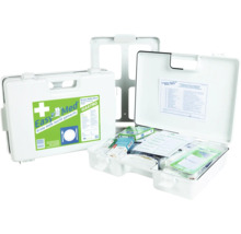 Erste-Hilfe-Box Gastro für Gastronomie und Hotel aus Kunststoff inklusive Füllung und Wandhalterung.