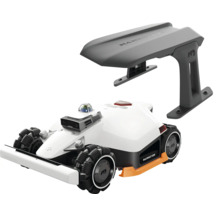 Mammotion Mähroboter mit Allradantrieb und passender Garagenabdeckung.