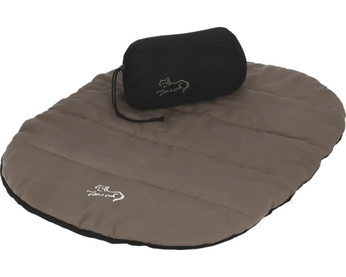 Gesteppte, ovale Hundematte für unterwegs in Braun mit schwarzem Aufbewahrungsbeutel und Logo.