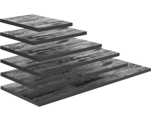Stapel von rechteckigen Platten mit strukturierter Oberfläche in dunkler Betonoptik.