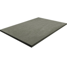 Rechteckige Terrassenplatte aus Feinsteinzeug in Anthrazit mit strukturierter Steinoptik.
