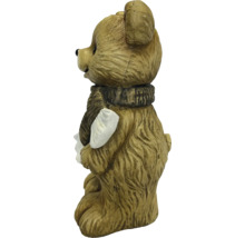 Dekofigur Bär mit Schal und Schneeball, Seitenansicht, wetterfester Kunststein.