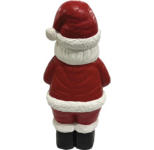 Rückansicht einer Weihnachtsmannfigur mit roter Mütze, rotem Mantel, weißem Pelzbesatz und schwarzen Stiefeln.