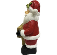 Weihnachtsmann-Figur aus Kunststein, stehend, hält eine Holzplanke, Kleidung mit weißem Saum.