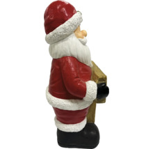 Weihnachtsmannfigur in Seitenansicht, rotes Gewand mit weißem Saum, hält ein Holzschild.