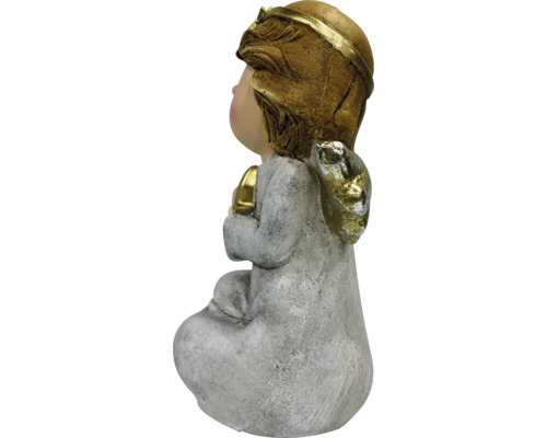 Sitzende Engelsfigur mit goldfarbenem Herz, Grabschmuck oder Gartendekoration.