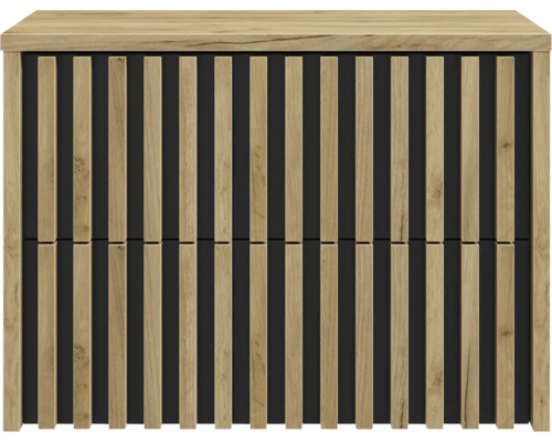 Front eines Holzschranks mit vertikalen Holzlamellen auf dunklem Hintergrund und einer Deckplatte in Holzoptik.