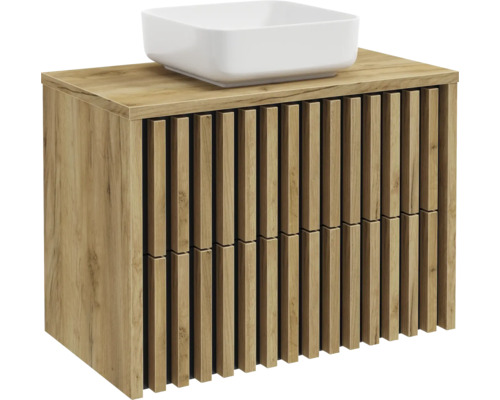 Waschtischunterschrank in Holzoptik mit Lamellen-Front und weißem Aufsatzwaschbecken.