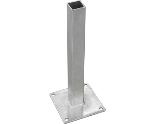 Pfostenträger zum Aufschrauben aus feuerverzinktem Stahl für quadratische Holzpfosten mit Bodenplatte.