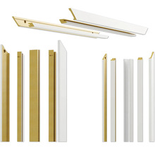 Profile und Rahmenteile für Duschkabinen in Gold und Weiß.
