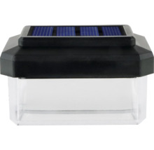 Solarbetriebene Außenleuchte mit schwarzer Oberseite inklusive Solarpanel und klarem Kunststoffgehäuse.
