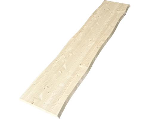 Langes Holzbrett aus Nadelholz mit einer natürlichen Baumkante und sichtbarer Maserung.