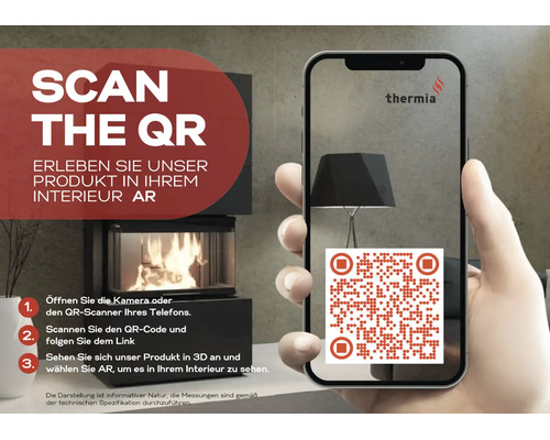 Hand hält ein Smartphone vor einem brennenden Kaminofen und scannt einen Quick-Response-Code für eine Erweiterte Realität. Thermia Logo.