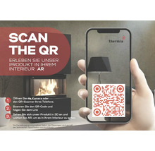 Smartphone zeigt einen Quick Response Code für eine Augmented Reality Ansicht eines Kamins in einem Wohnraum. Thermia Logo.
