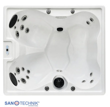 Quadratischer Whirlpool in der Draufsicht mit Massagedüsen, Kopfstützen und Bedienfeld. Sanotechnik Logo.