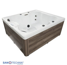 Außenwhirlpool mit Massagedüsen und Verkleidung in Holzoptik. Sanotechnik Logo.