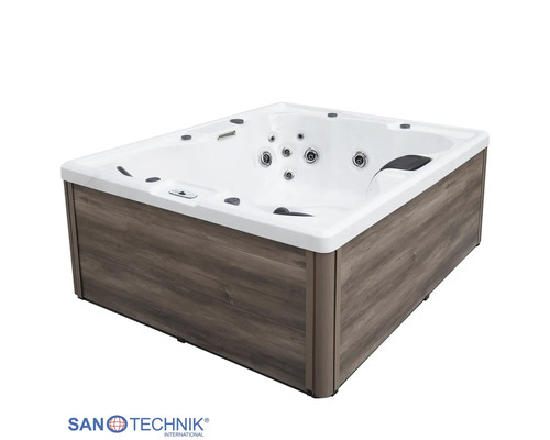 Sanotechnik Außenwhirlpool mit grauer Verkleidung in Holzoptik, weißem Acryl-Innenbecken, Massagedüsen und Kopfstützen.