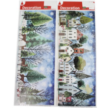Zwei Bögen mit glitzernden Fensterbildern, die eine winterliche Waldlandschaft mit Rehen und ein verschneites Dorf zeigen.