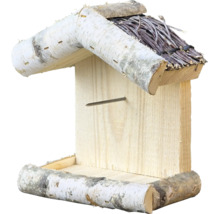 Vogelhaus aus Birkenholz und Zweigen mit Giebeldach für Wildvögel.
