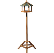 Sechseckiges Vogelhaus aus Holz mit grünem Dach inklusive Standfuß.