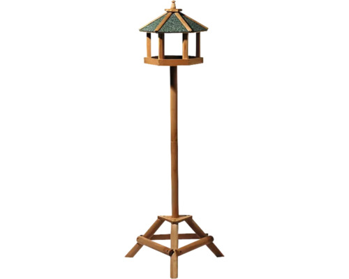 Sechseckiges Vogelhaus aus Holz mit grünem Dach inklusive Standfuß.