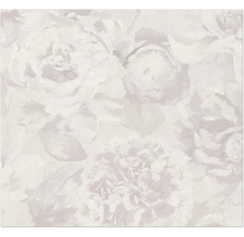 Vliestapete mit großflächigem Blumenmuster aus Pfingstrosen und Rosen in Malerei-Optik mit fühlbarer Struktur.