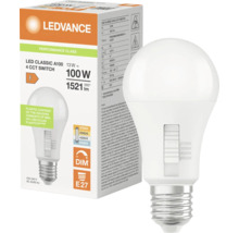 LEDVANCE LED-Lampe Classic A100, E27, 13 Watt, 1521 Lumen, dimmbar, Schalter für 4 Farbtemperaturen von 2700 bis 6500 Kelvin, LEDVANCE Logo.